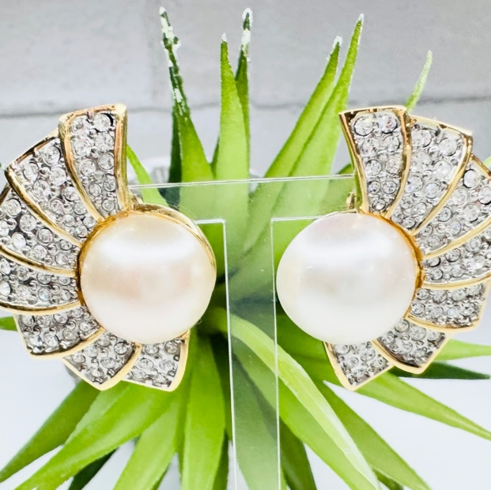 Vintage Signed Butler 1960s Oversized Golf Tone Clip On Earrings